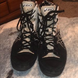 Men’s ASICS 8 1/2 wrestling shoes